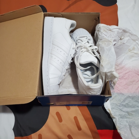 Sneakers - Picture 4 of 4